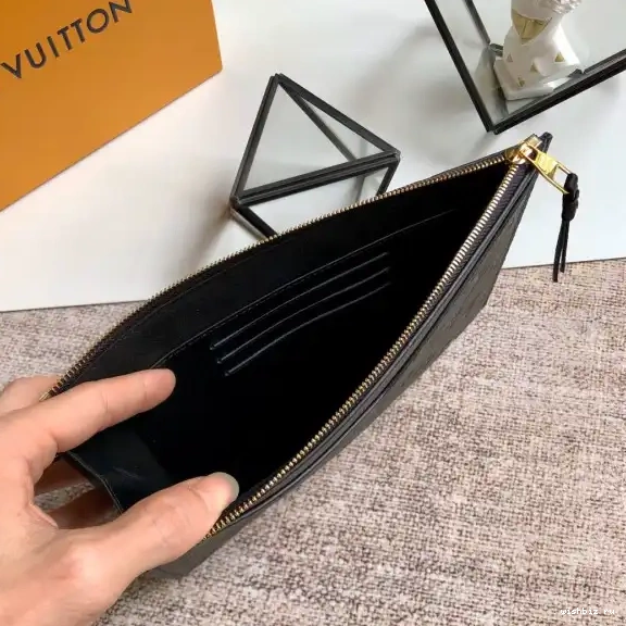 WIS VUITTON MM POCHETTE LOUIS MÉLANIE 0622